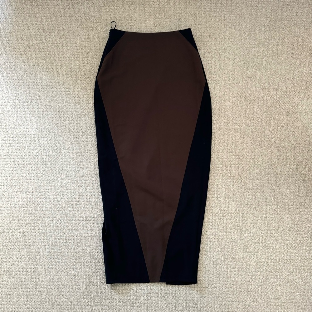 Maxi brown and black silhouette skirt